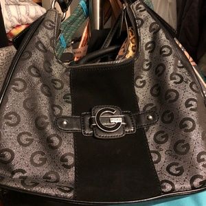 Medium size Guess purse